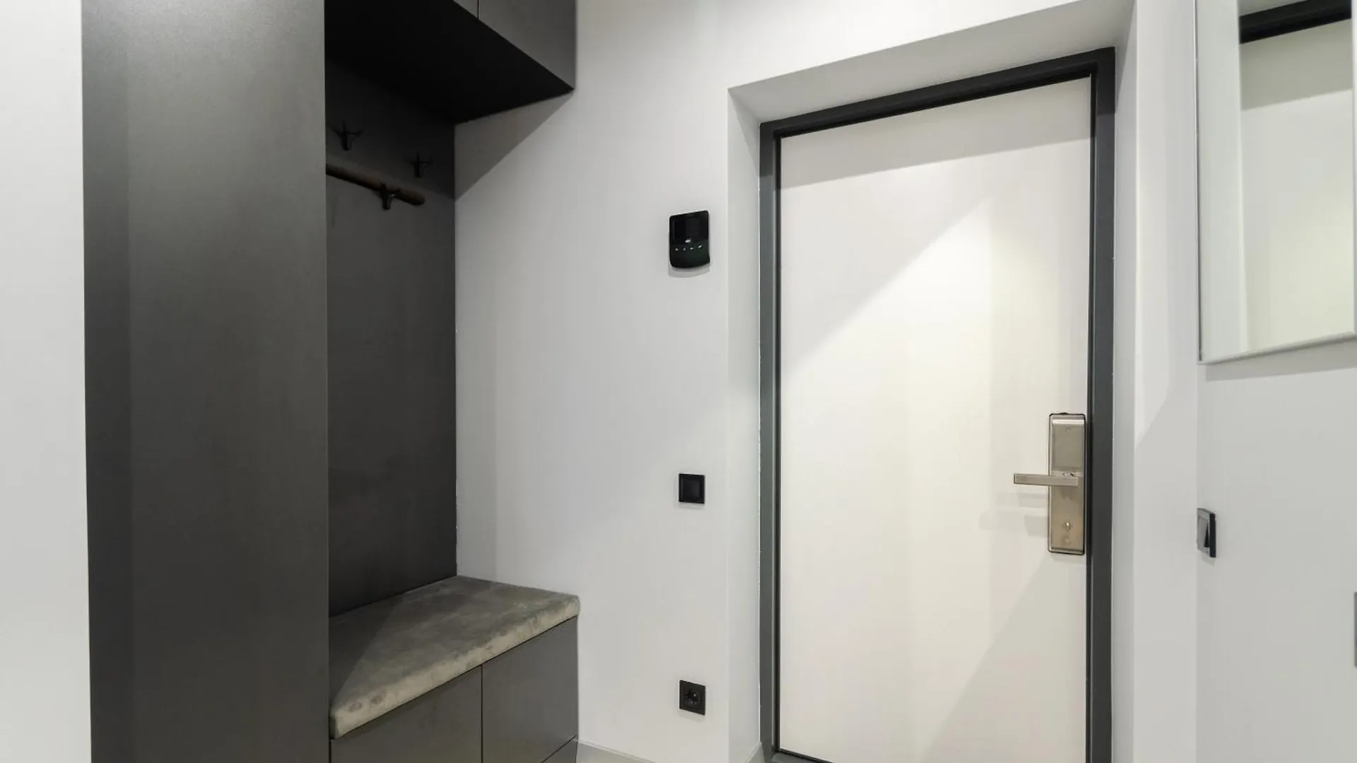 Petrovdom 52,67,205,213 In Smart Apartments In New York Concept House Kyjev